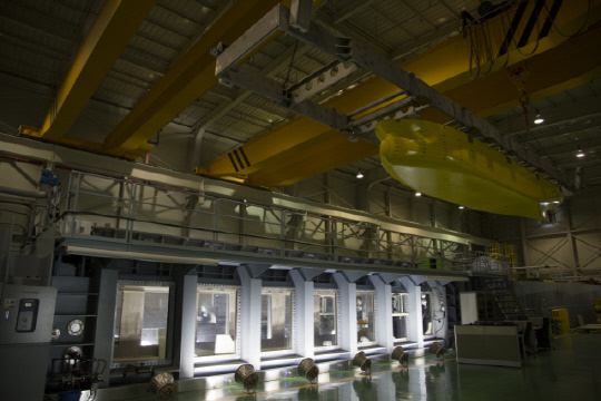 대전 유성구에 위치한 선박해양플랜트연구소 내 대형 캐비테이션터널 시험 연구동에서 선박 프로펠러 등에 대한 캐비테이션 피해 최소화를 위한 시험이 진행되고 있다.  KRISO 제공